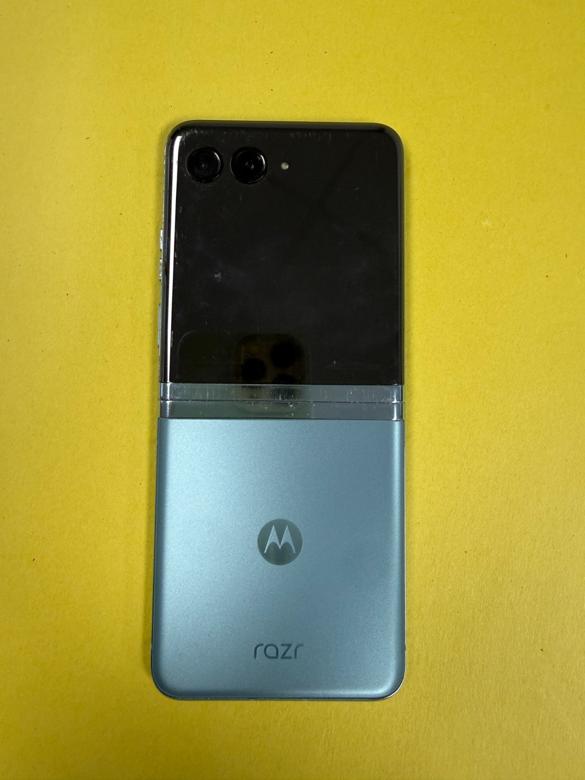 Motorola Razr Plus 2023 – 256GB – Blue (Unlocked) – Service Battery