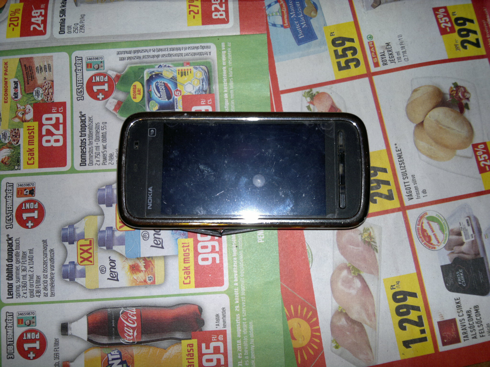 Nokia 5230 phone for sale, good and uses t-mobil hu sim card !