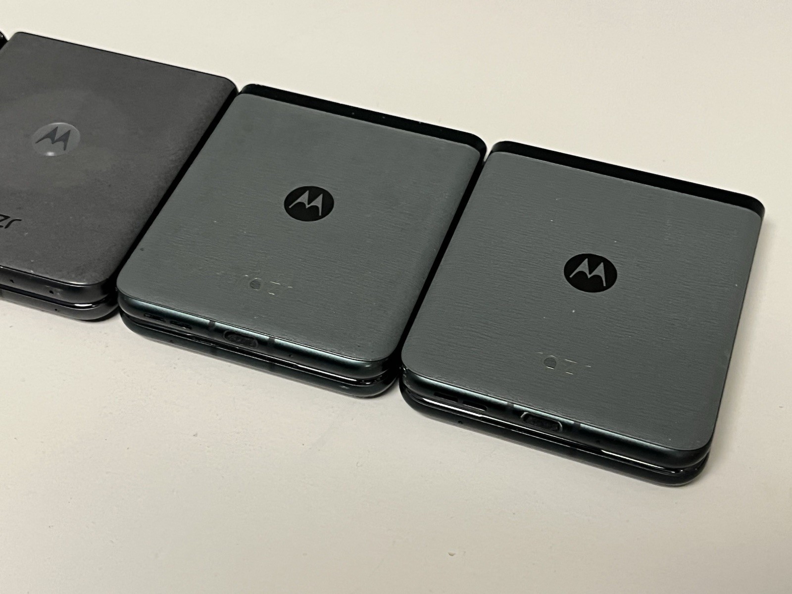 Lot of 5 – Mixed – Motorola Moto Razr 5g 2023-2024 Models