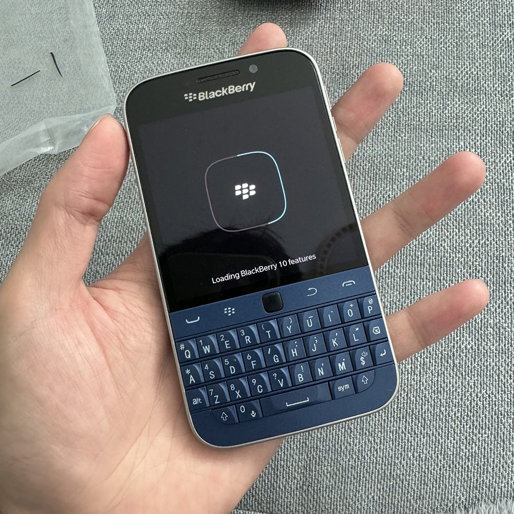 BlackBerry Classic Q20 16GB+2GB RAM Unlocked 4G LTE Qwerty Keyboard Mobile Phone