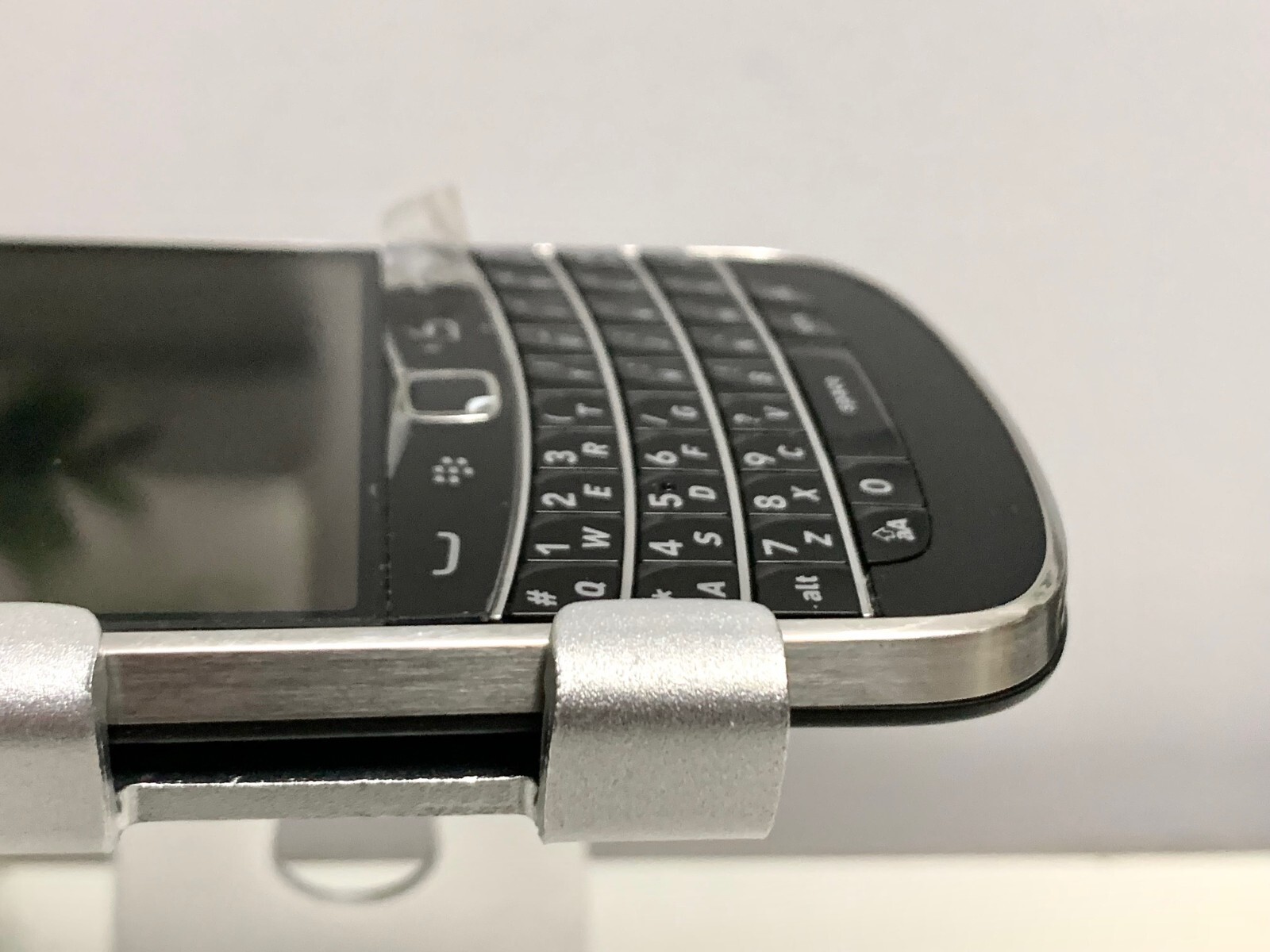 NEW BlackBerry Bold 9900 8GB -Black+ OPEN BOX ! ON SALE !!!