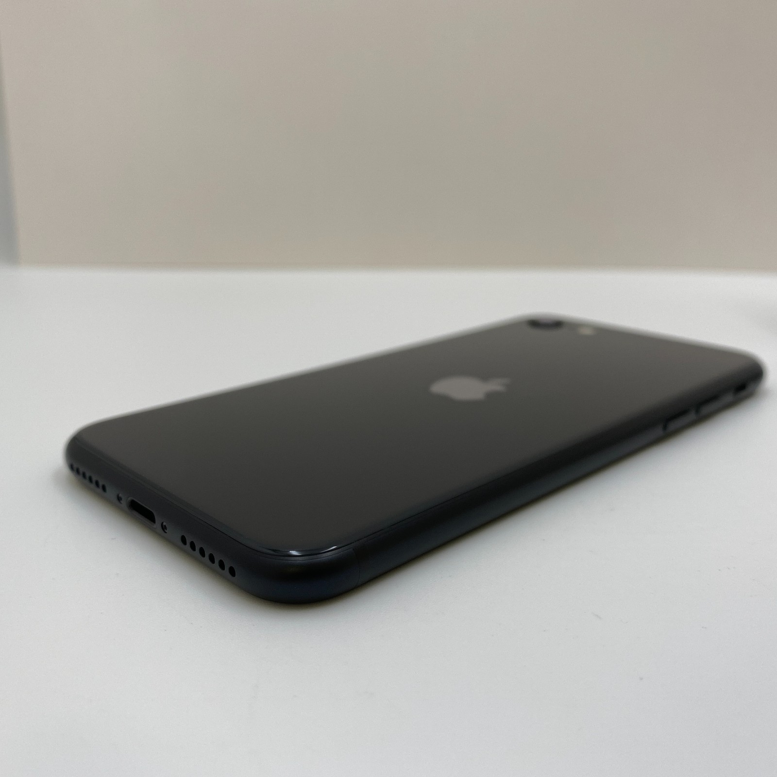 Apple iPhone SE 2nd Gen. 64GB – Black (Unlocked) A2275 -Open Box