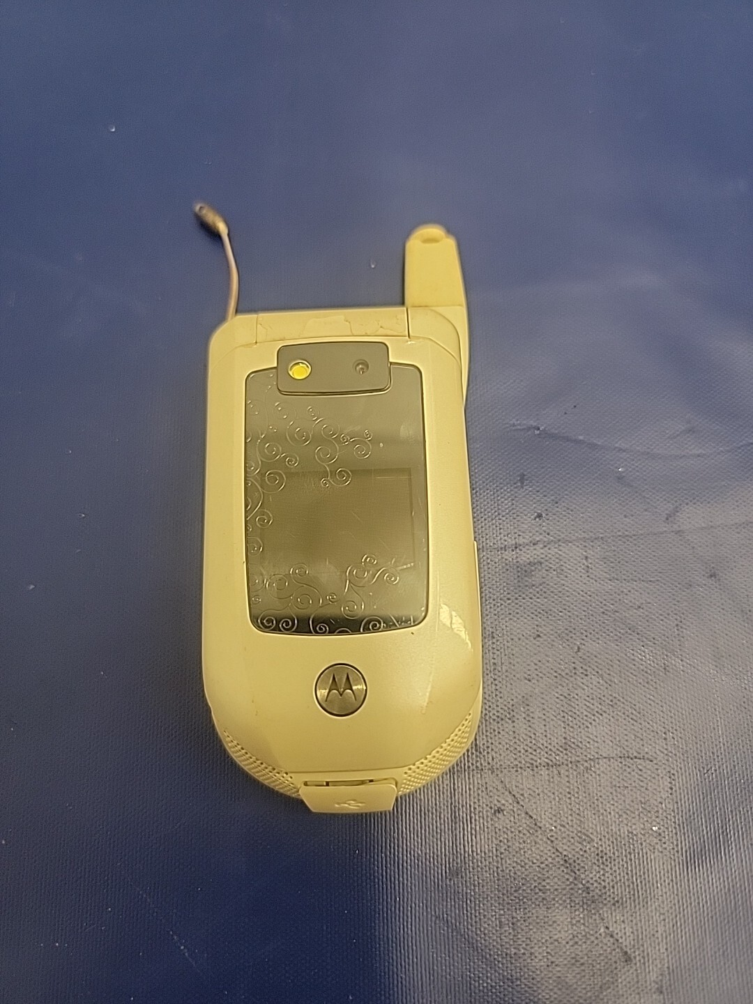 Motorola Iseries i876w Nextel pearl limited edition phne. SOLD AS IS No Battery.