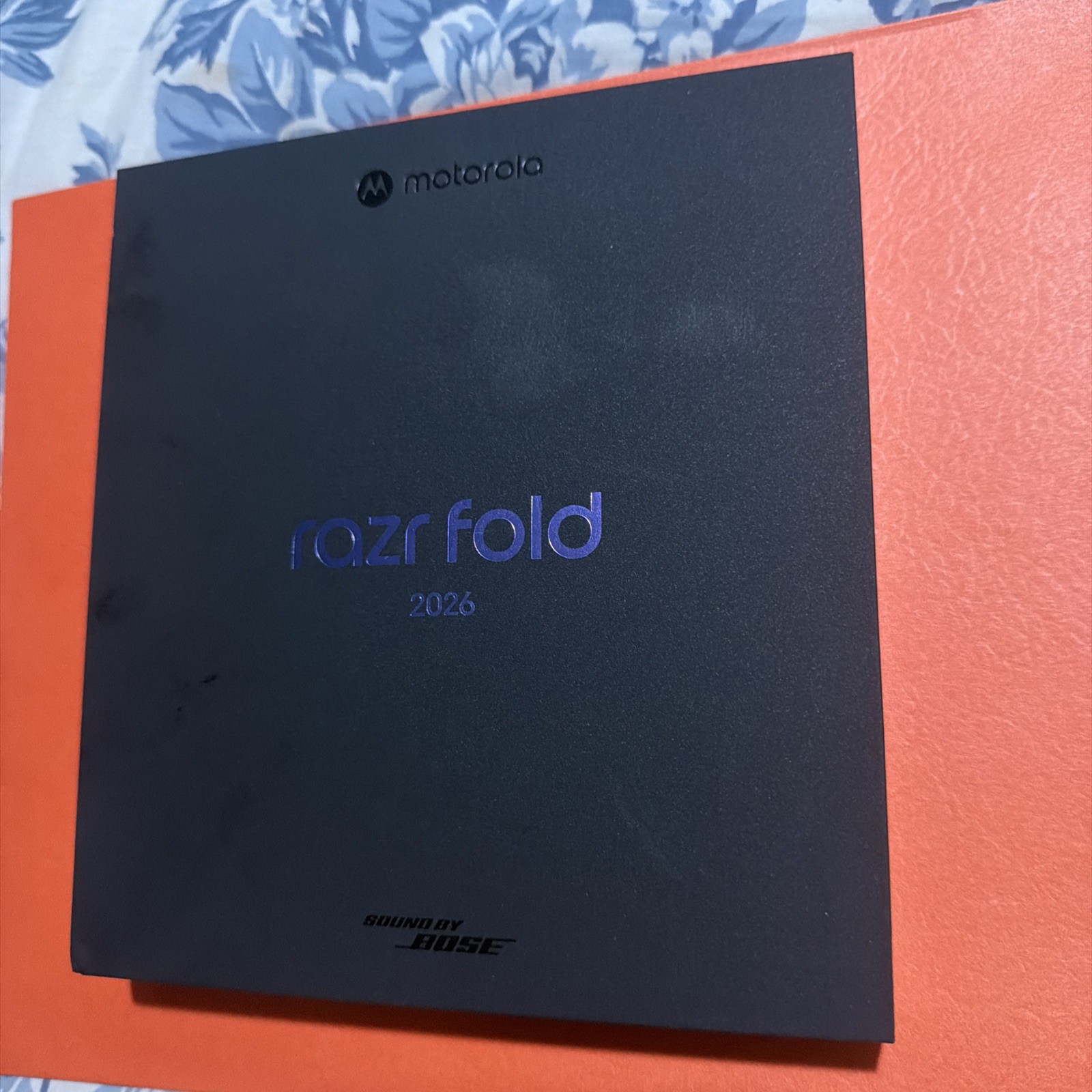 Motorola – razr fold 2026 512GB (Unlocked) – PANTONE Blackened Blue
