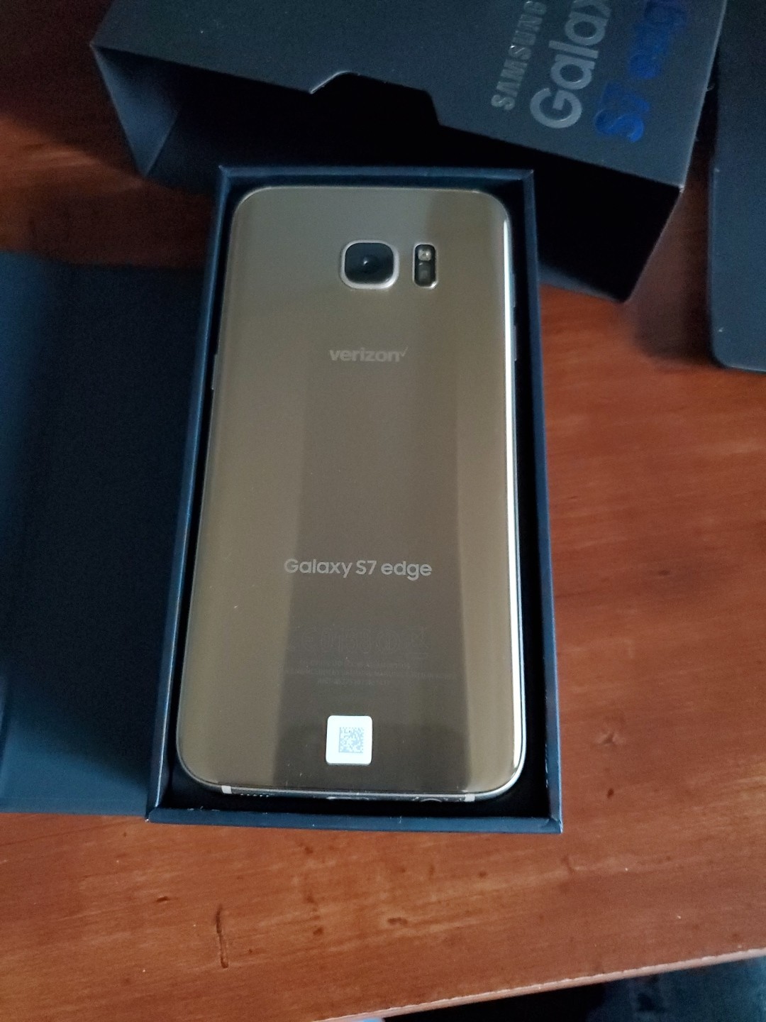 Samsung Galaxy S7 EDGE – 32 GB – GOLD PLATINUM (Verizon)