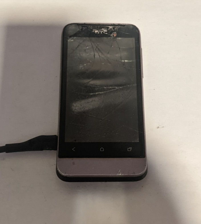 HTC One V – 4GB (Virgin Mobile) Read Description