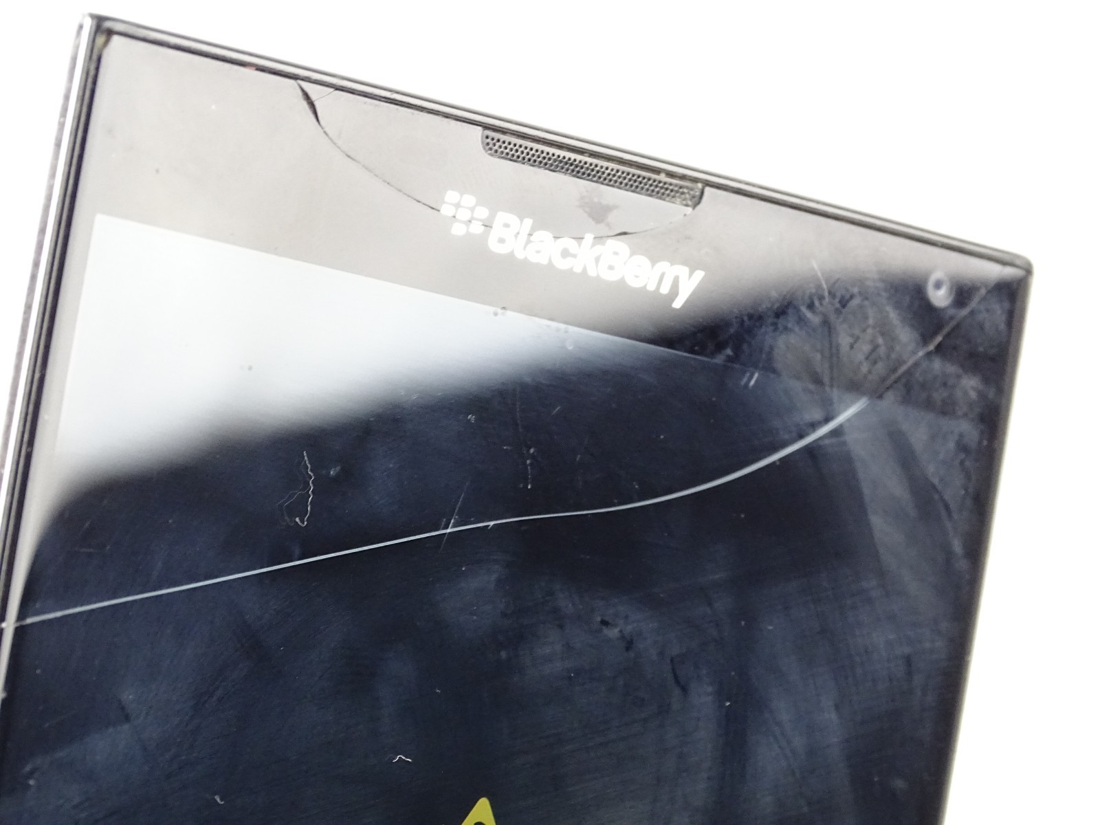 BlackBerry Passport – 32 GB – Black Cracked Screen BB10-0015 Error