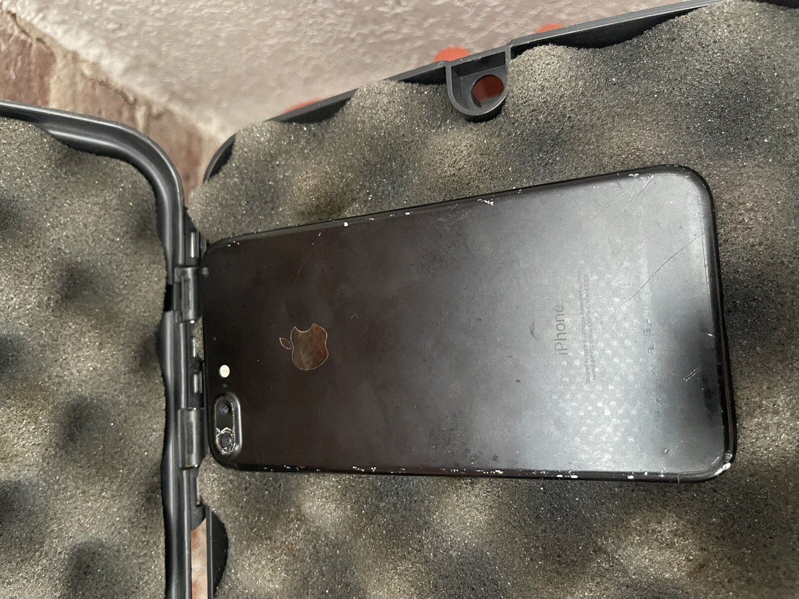 Apple iPhone 8 Plus – 256GB – Silver (Verizon) A1864 (CDMA + GSM)