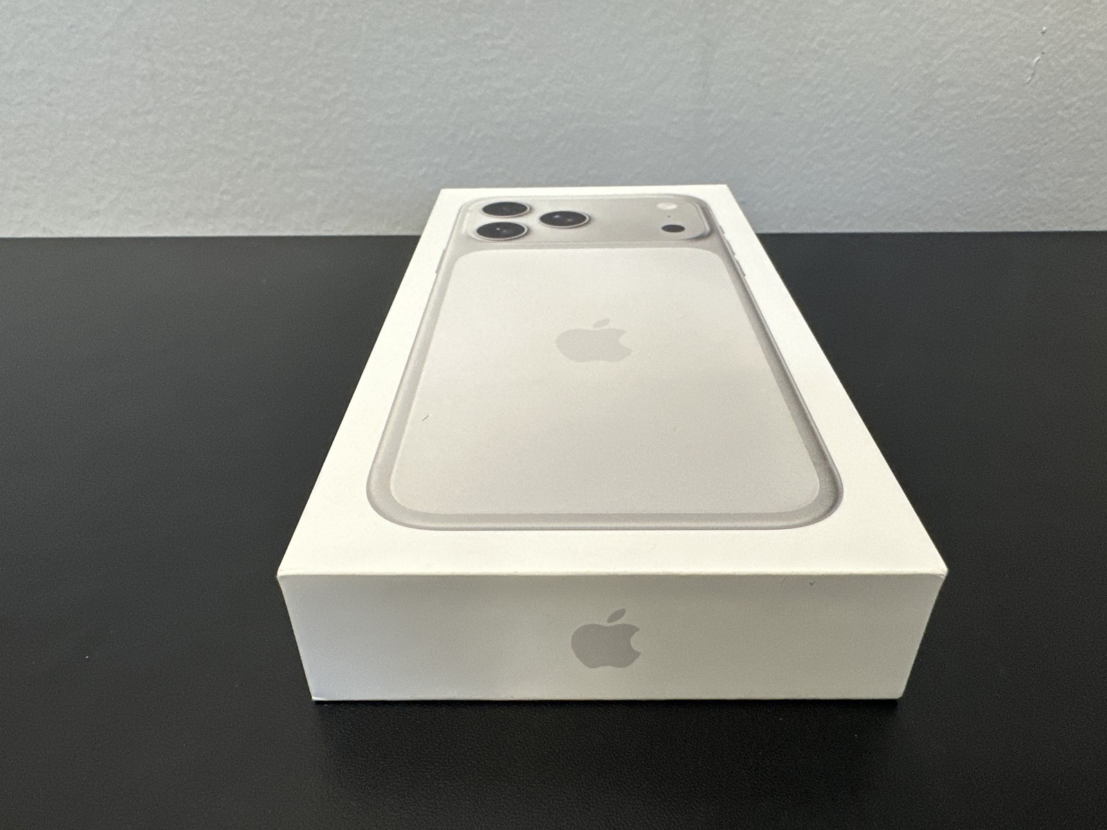 New Apple iPhone 17 Pro 512GB Silver (Verizon ONLY) 1-Yr Apple Warranty