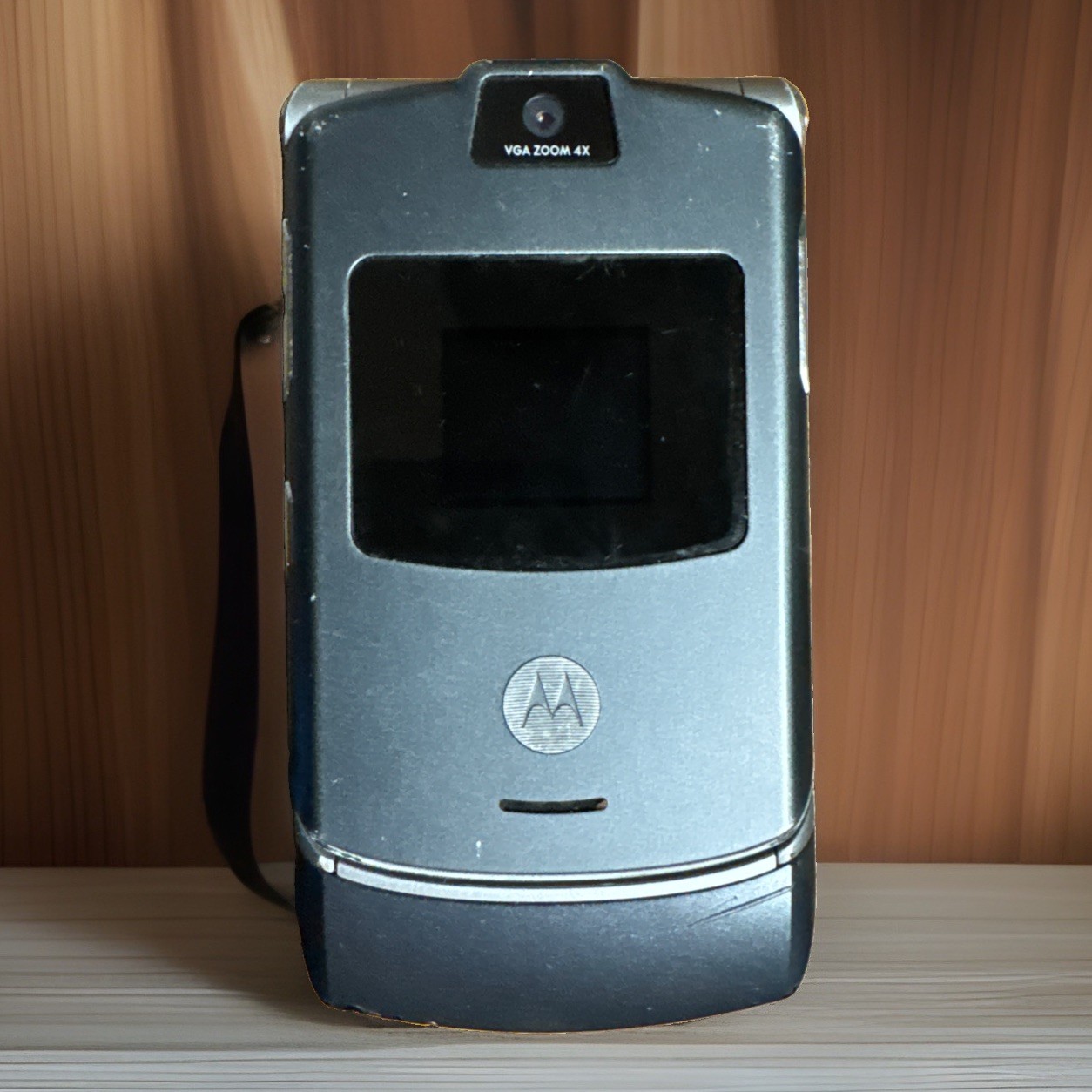 Motorola RAZR V3m Cellular Flip Phone (T-Mobile) Black – UNTESTED As Is