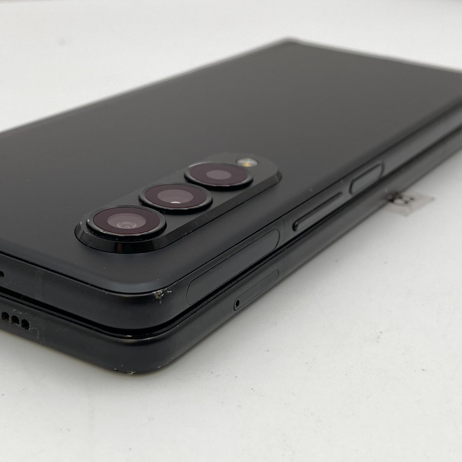 Samsung Galaxy Z Fold3 5G SM-F926U1 – 256GB Black (Unlocked)- CRACKED, DEFECTIVE