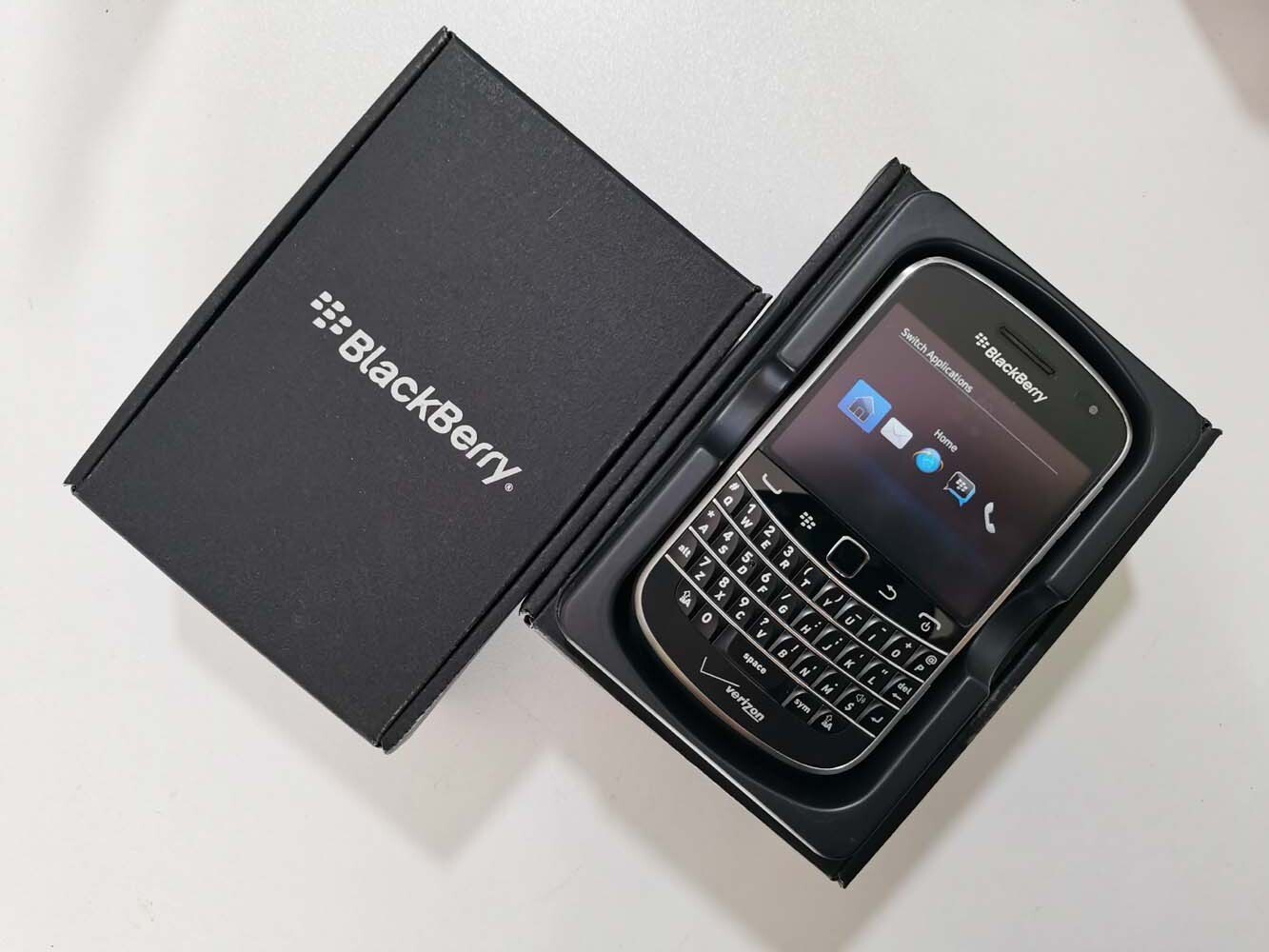 BlackBerry Bold Touch 9930 Unlcoked 6GB GPS 3G Bluetooth (Verizon Wireless)