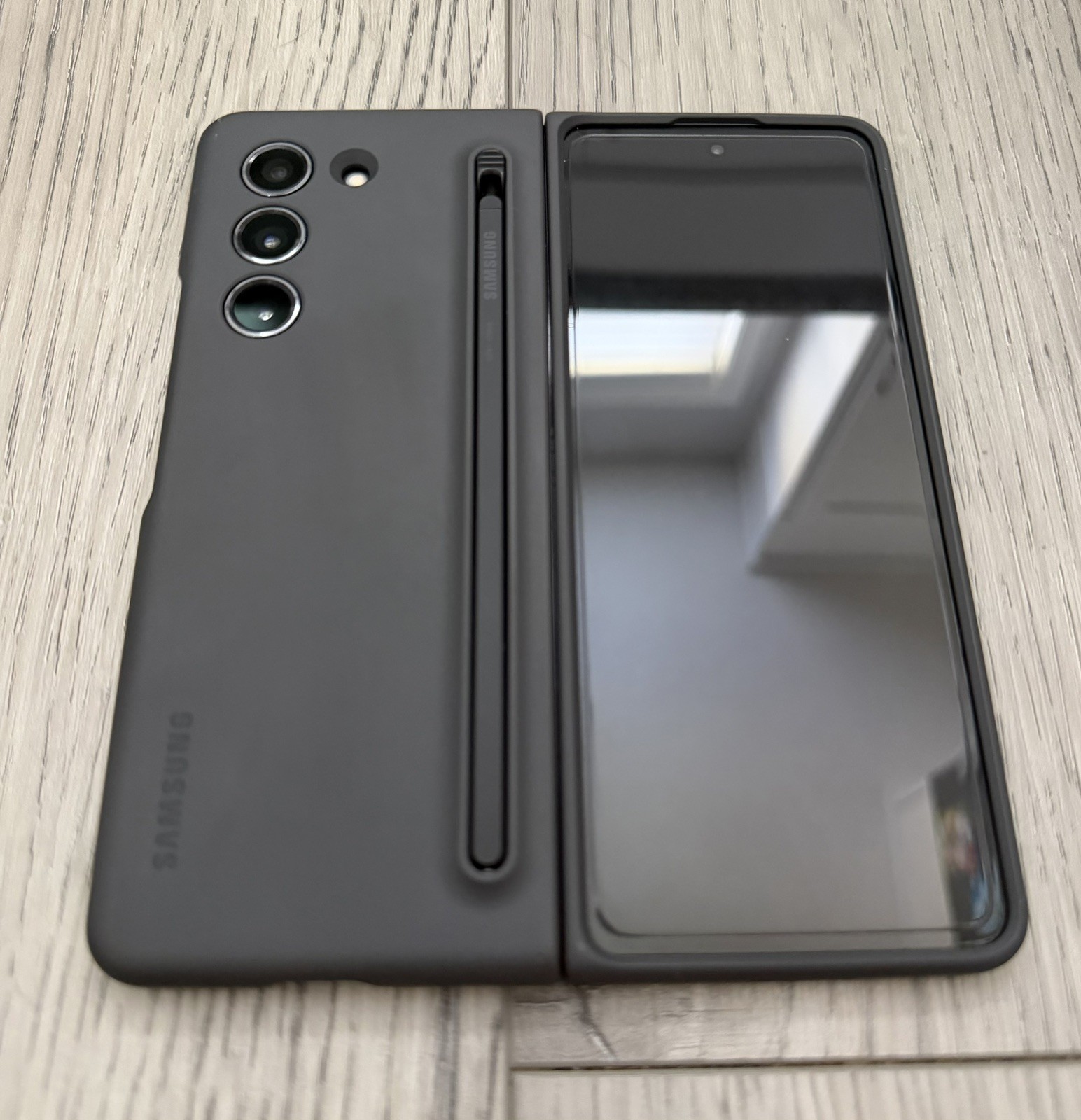 Samsung Galaxy Z Fold5 512 GB Phantom Black UNLOCKED In EXCELLENT Condition