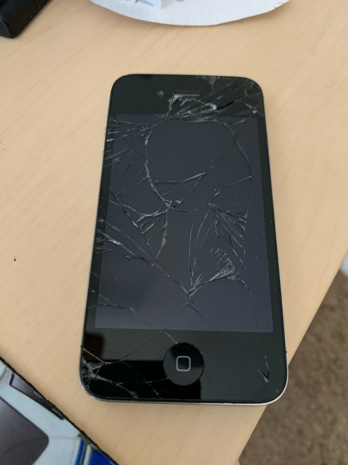 Apple iPhone 4 – 16GB – Black (Verizon) A1349 (CDMA) (Cracked Screen)