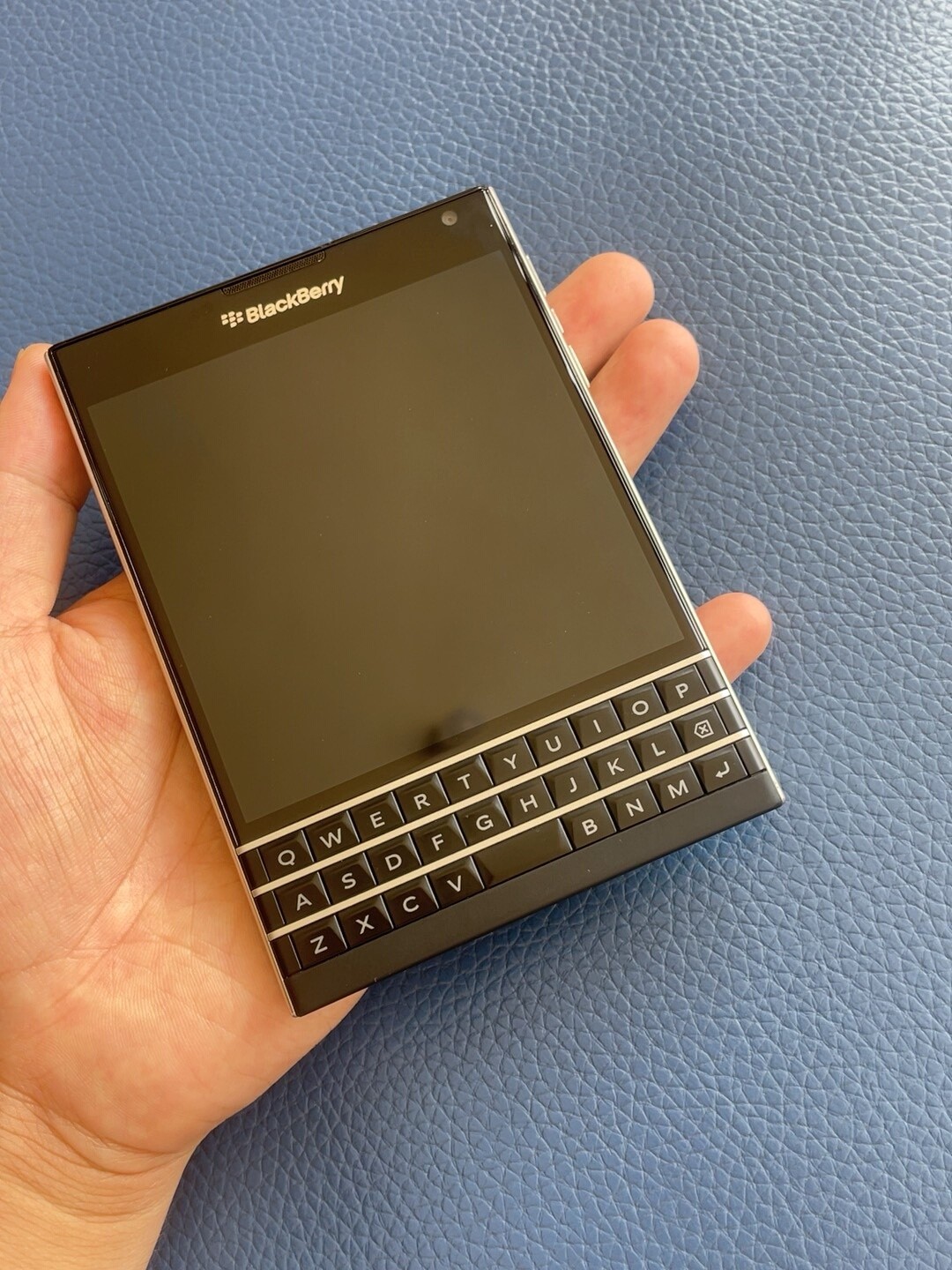 BlackBerry Passport Q30 SQW100-1 32GB Unlocked 4G LTE QWERTY Keyboard Phone