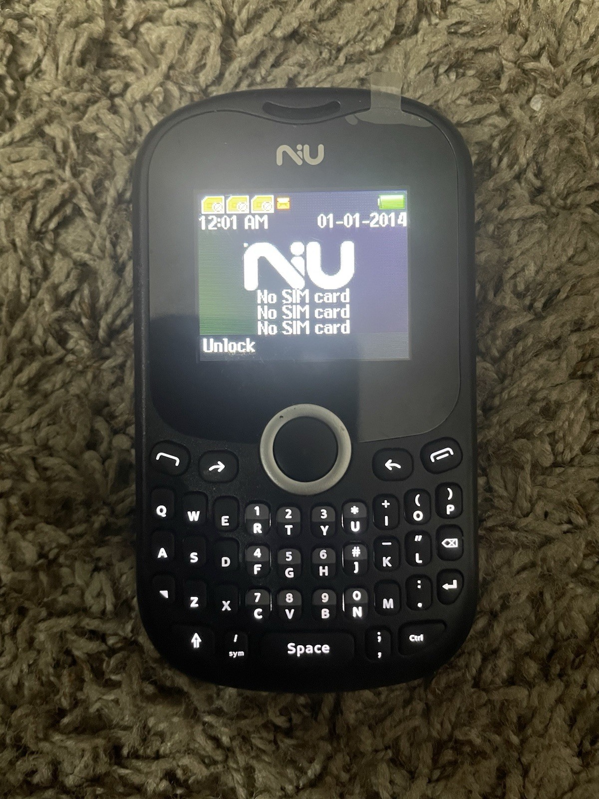 NIU LIV 10 32MB 16MB RAM Vintage Qwerty Keypad Cell Phone