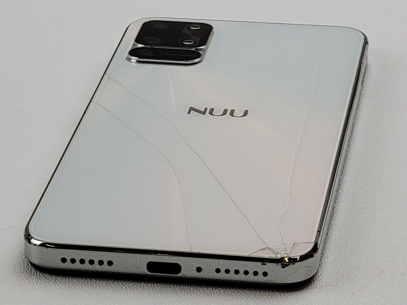 NUU Mobile B10 (S6505L) 64GB – White (GSM Unlocked) Dual SIM – CRACKED – H7805