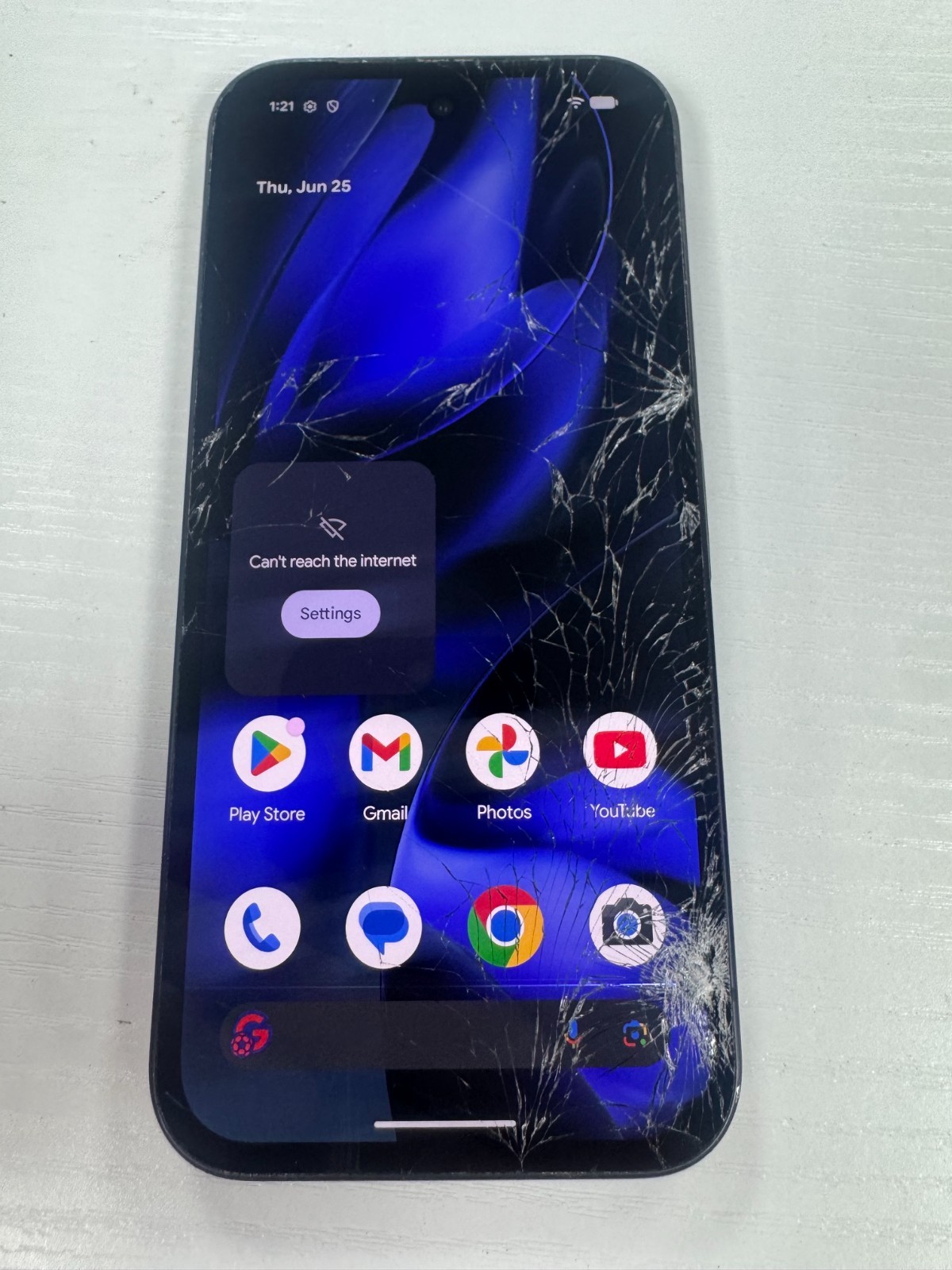 Google Pixel 9a – 128GB – Obsidian (Unlocked) Cracked Screen, LCD spot