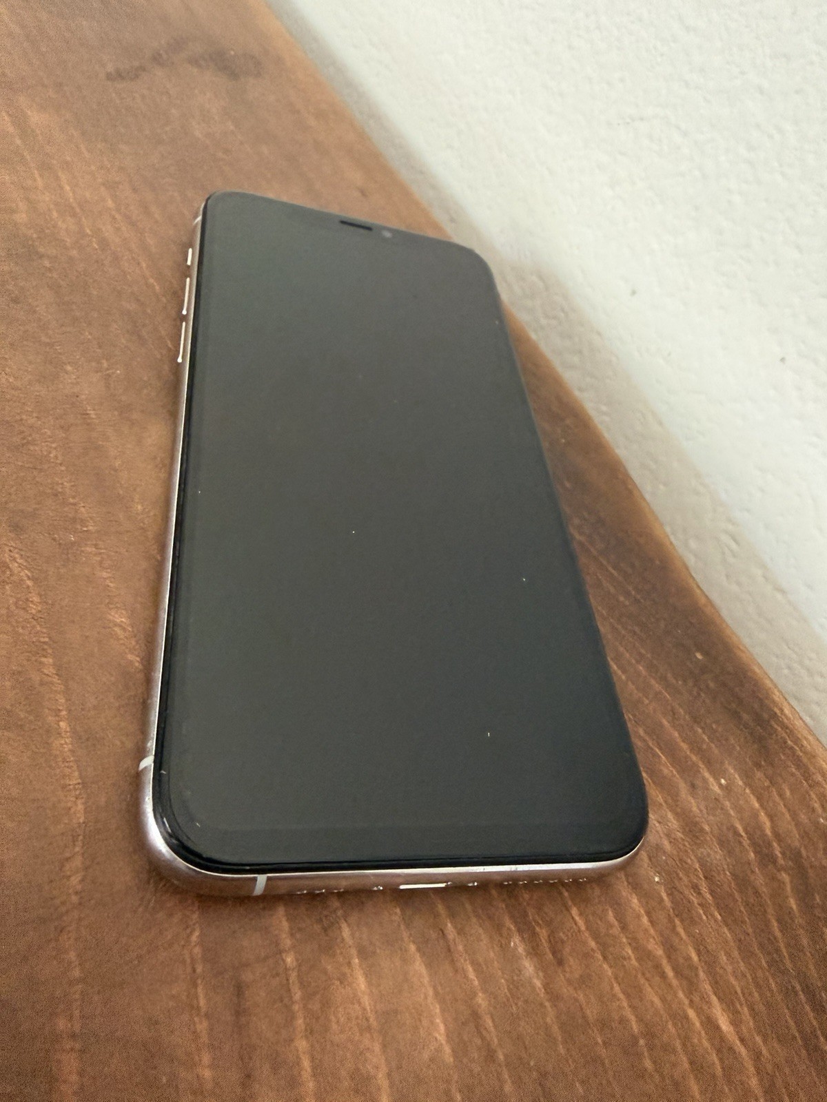 Apple iPhone 11 Pro 64GB White Unlocked 74% Battery Health (battery Service)