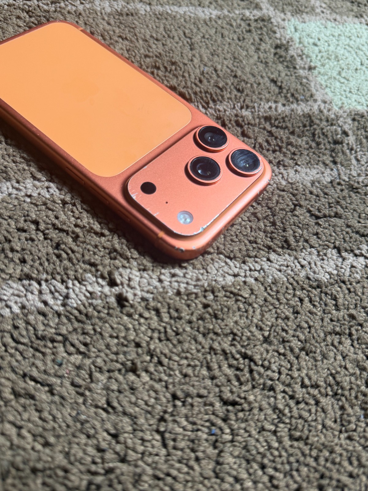 Apple iPhone 17 Pro 256 GB -Orange – Locked to ATT – READ (Cracked / LCD Line)