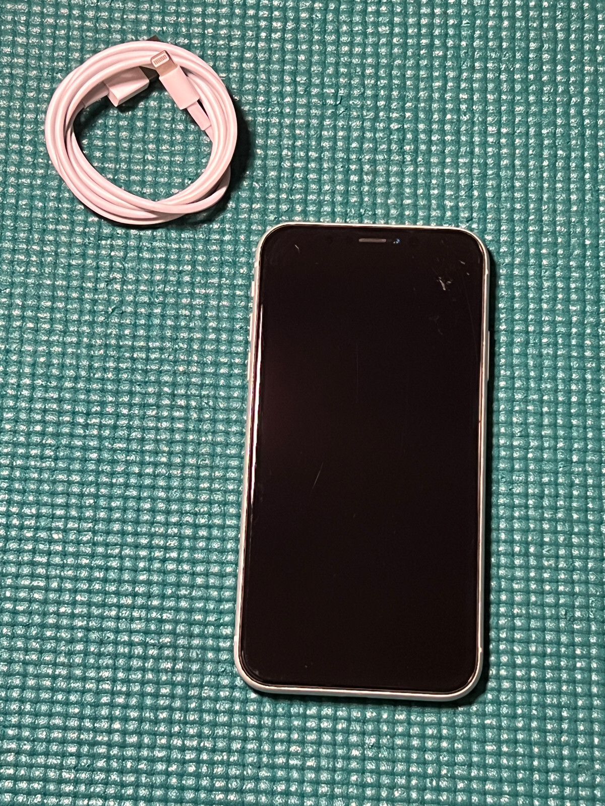 Apple iPhone XR – 64GB – White (Unlocked) A1984 CDMA + GSM
