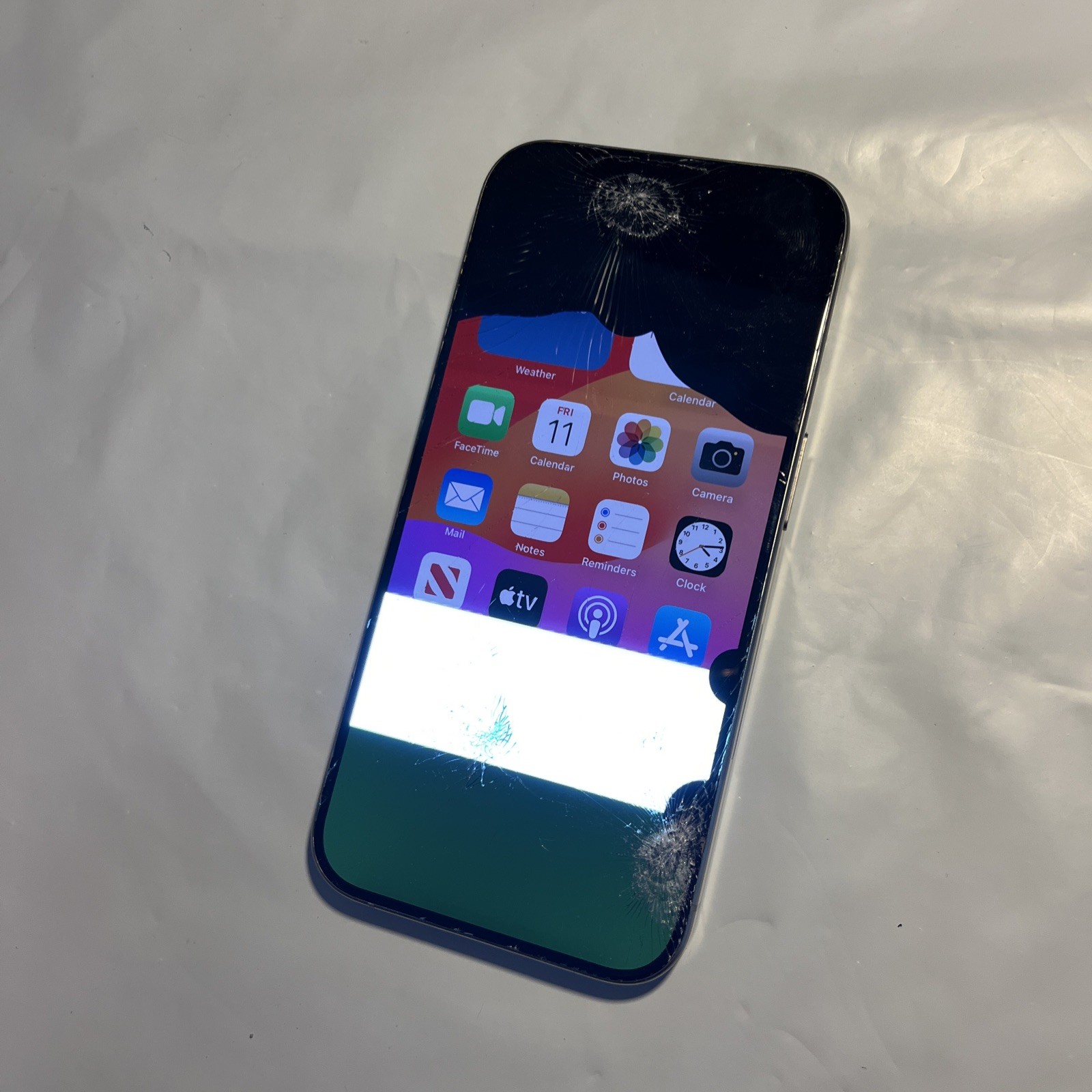 Apple iPhone 15 Pro – 256GB (AT&T ONLY) – BAD SCREEN – SOLD AS IS (J93)