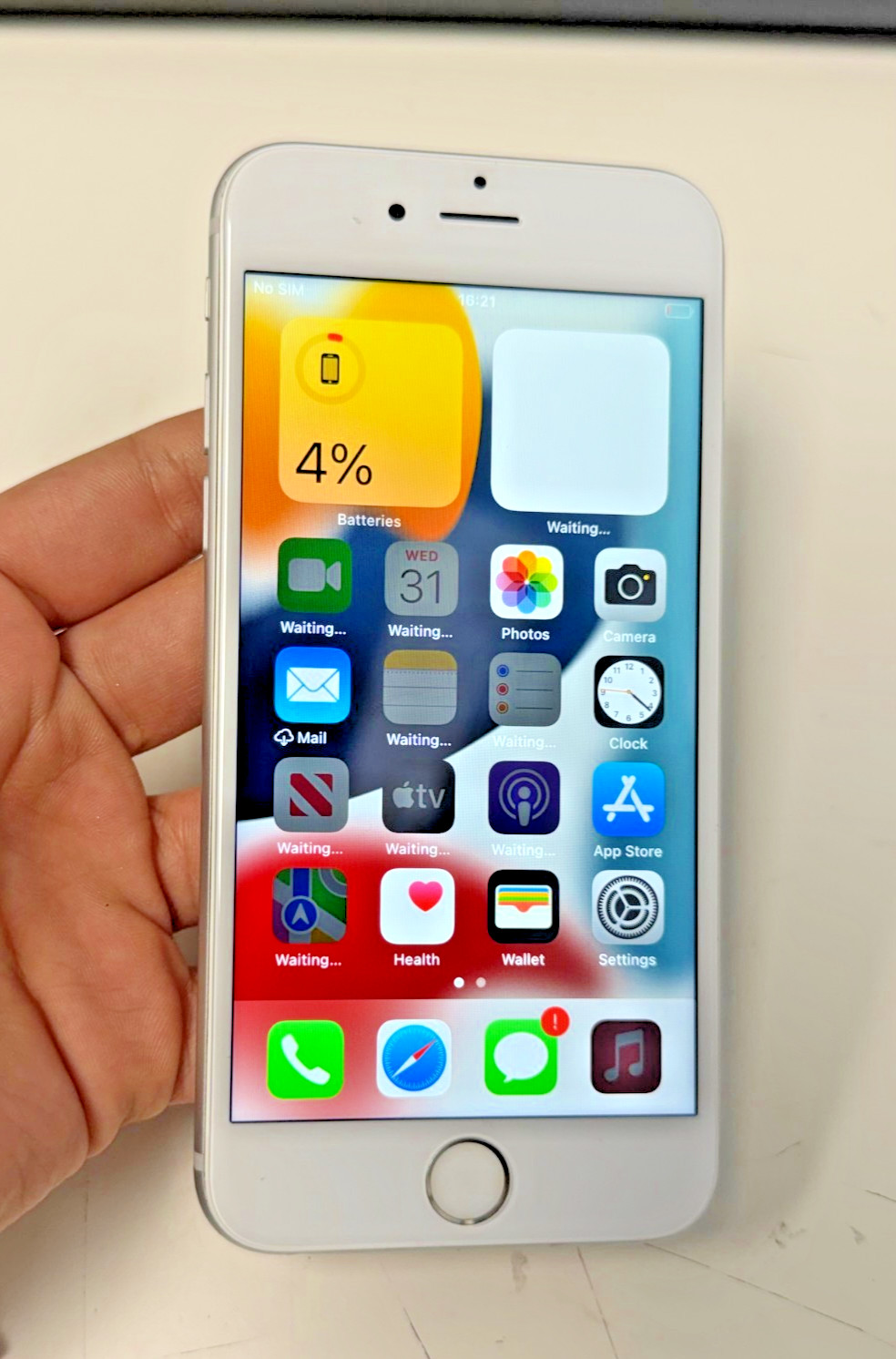 Apple iPhone 6s -SILVER – Unlocked – 64GB – Good Quality – AT&T T-Mobile Verizon