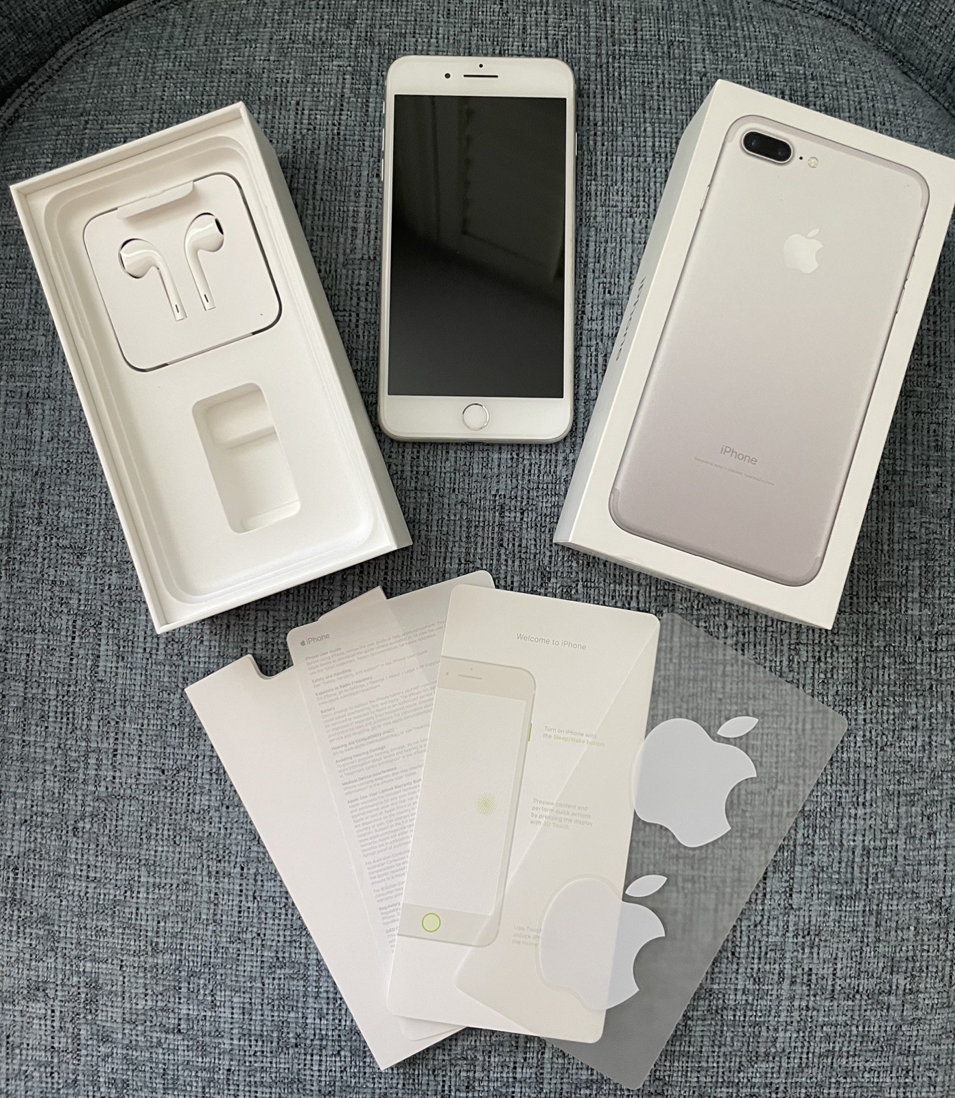 APPLE iPHONE 7 PLUS 32GB SILVER UNLOCKED SMARTPHONE ORIGINAL BOX, WIRED EARBUDS