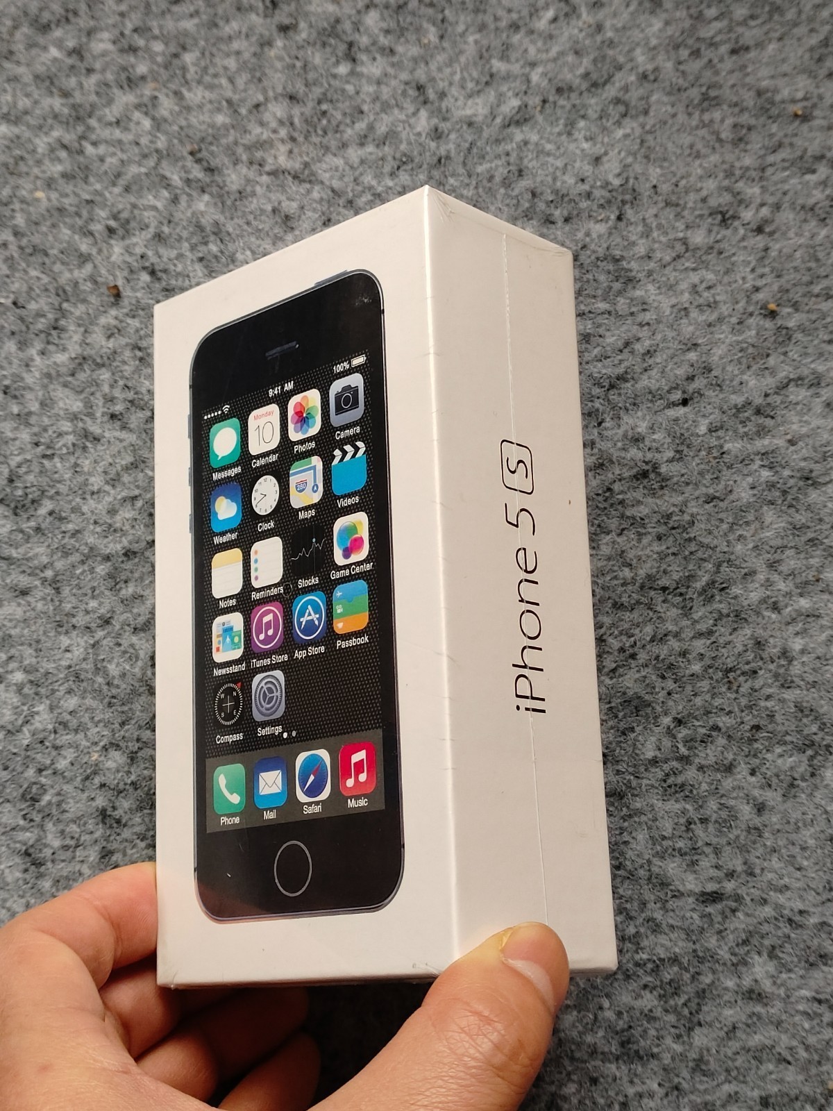 Apple iPhone 5s 16/32/64GB Gray/Silver/Gold Factory UNLOCKED Any Carrier GIFT
