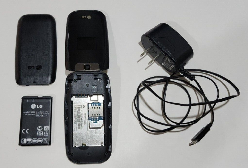 LG B470 – Black (Tracfone) Basic Flip Cell Phone
