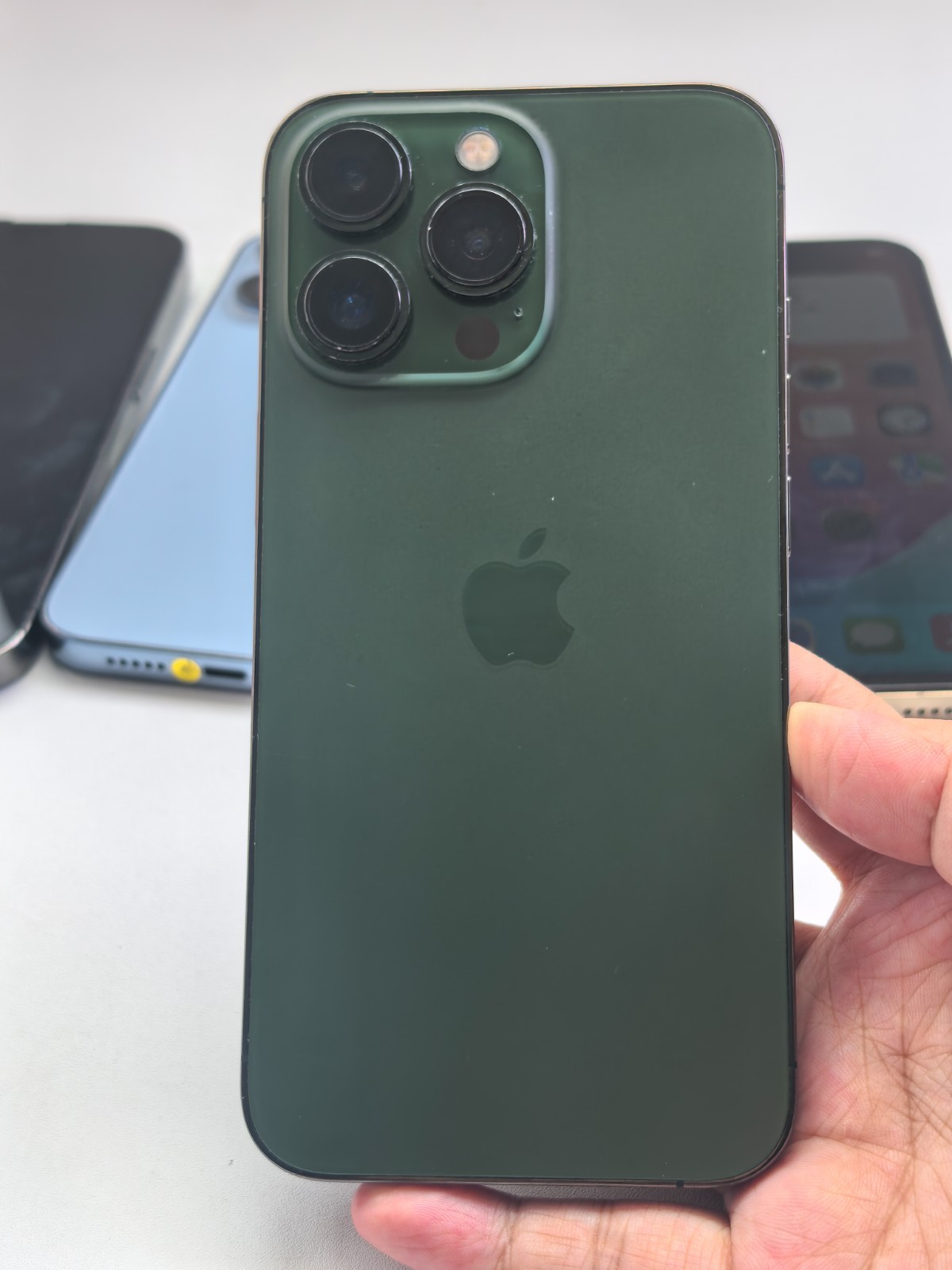 Apple iPhone 13 Pro Unlocked 6.1″ /1 Year Warranty 128-256GB Excellent Condition