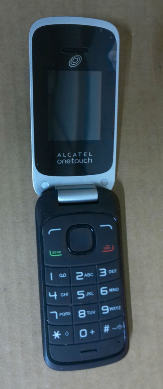 Alcatel OneTouch Go Flip A206G TracFone Flip Cell Phone Black Silver