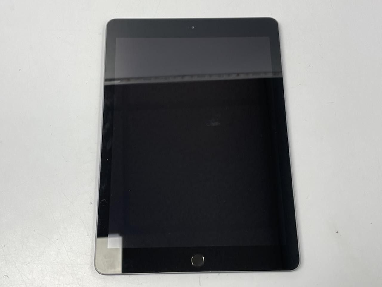 Apple iPad 6th Gen A1893 Space Gray 32 GB Unlocked USED B