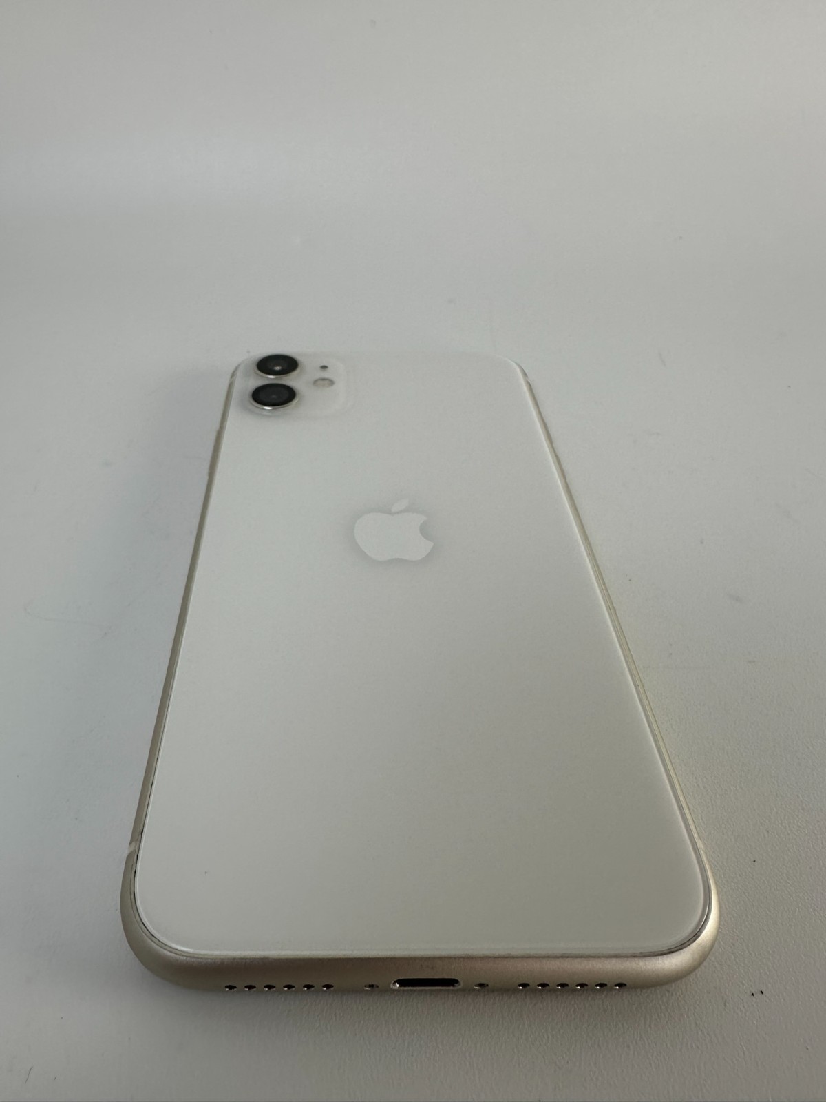 Apple iPhone 11 64GB White For Parts Repair Powers On AS-IS
