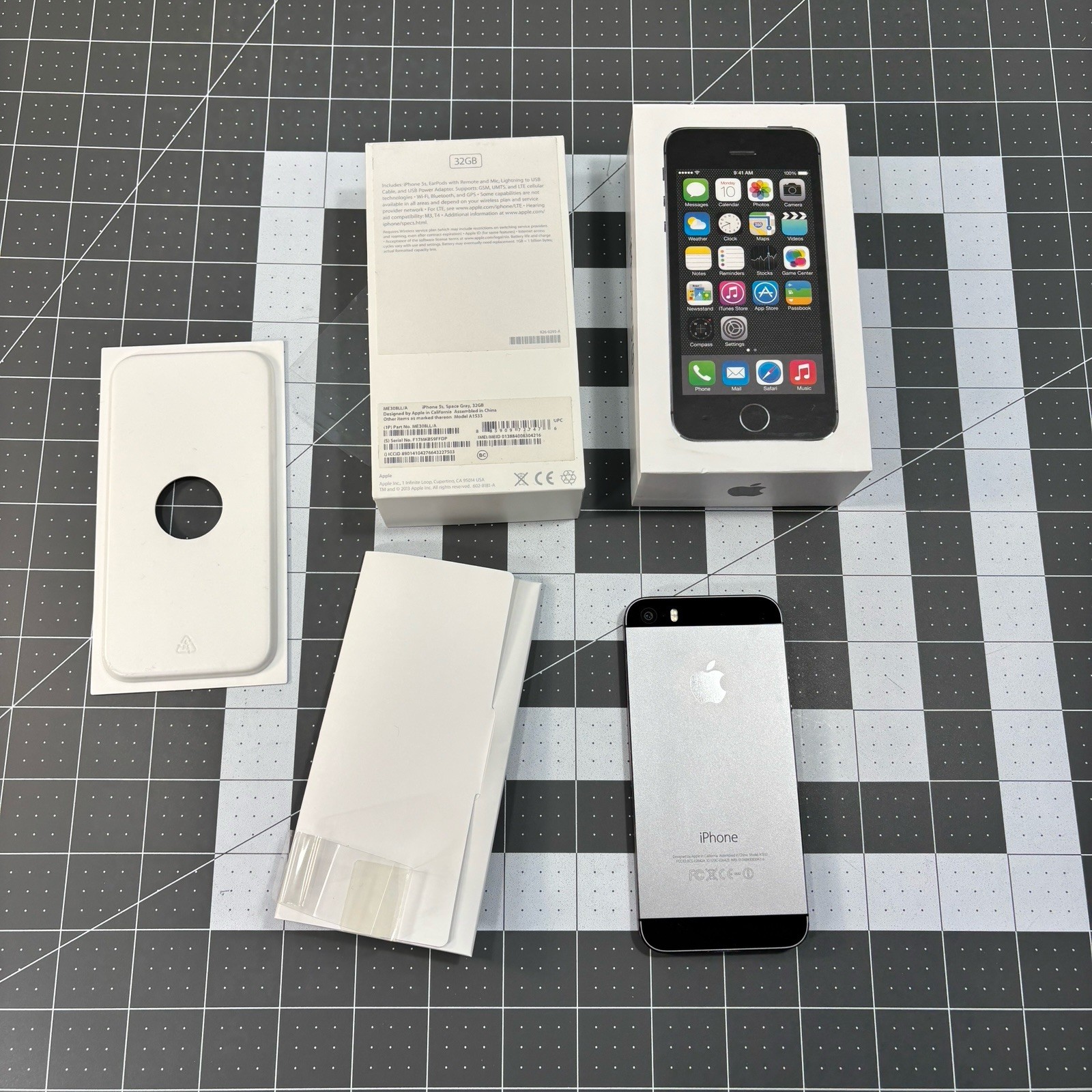 Apple iPhone 5s Space Gray 32GB Model A1533 Unlocked Excellent Condition Works