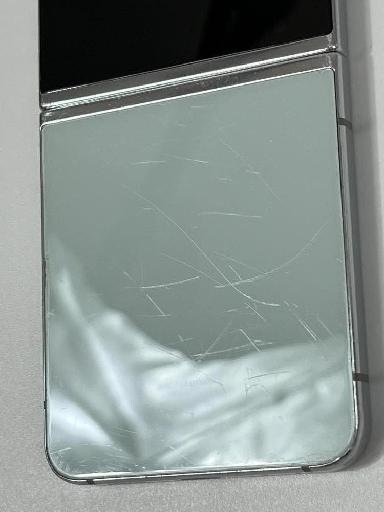 Samsung Galaxy Z Flip5 256GB SM-F731U1 Mint (Unlocked) – Fair