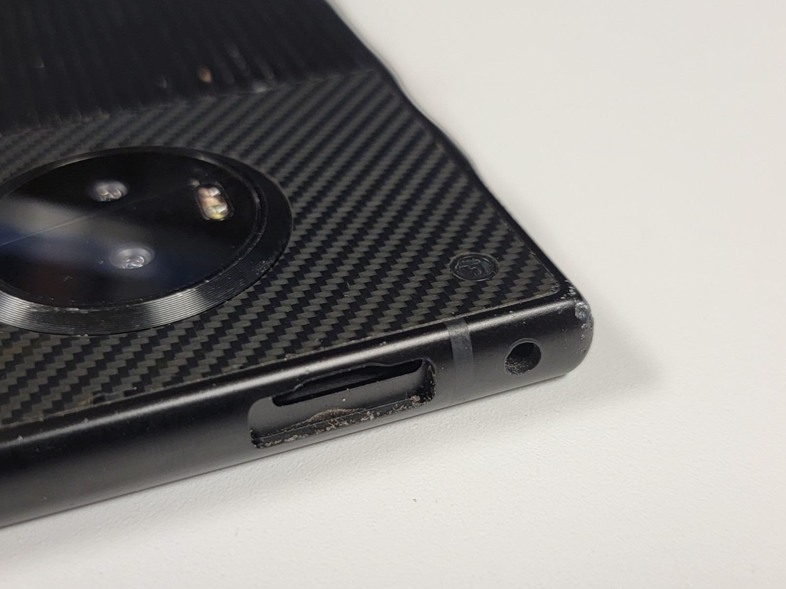 RED HYDROGEN One (H1A1000) 128GB (Verizon) Smartphone – CRACKED – N601