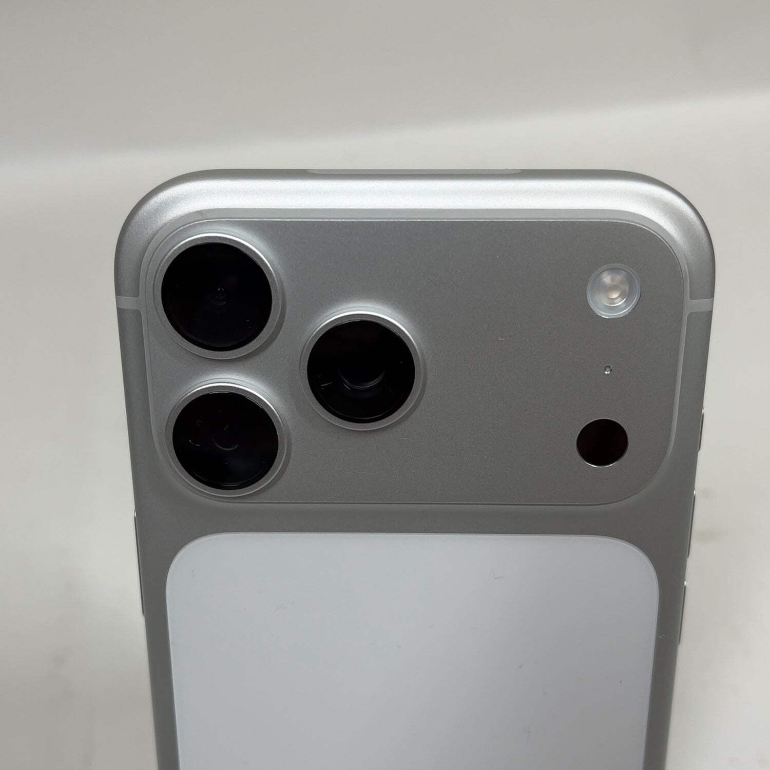 Factory Unlocked Apple iPhone 17 Pro Max 256GB Silver MFXG4LL/A