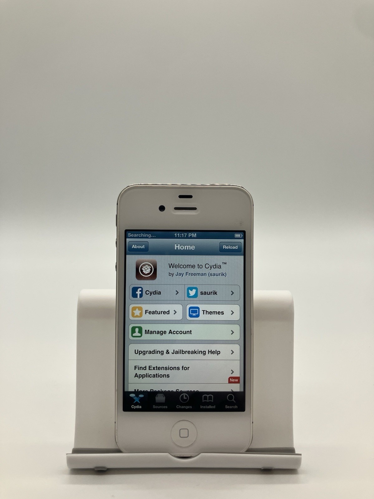 Apple iPhone 4S 8GB Unlocked iOS 6.1.3 Jailbroken with Cydia