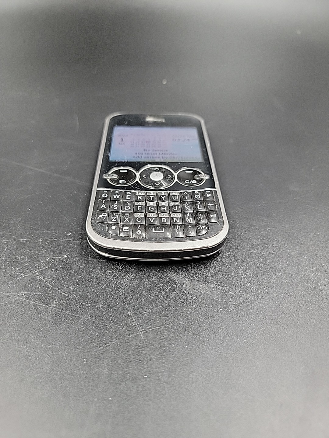 LG 900G – Black and Gray ( TracFone ) Cellular Candybar Phone