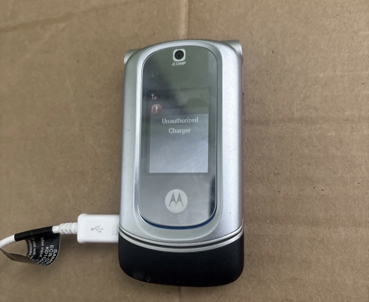 Motorola RAZR VE20 Flip Cellular Phone Black Silver 2.0 MP 2.2″ TFT Color Screen