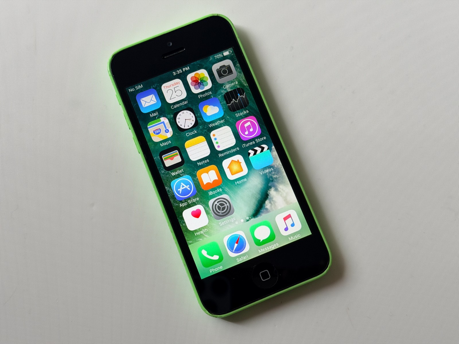 Apple iPhone 5c A1532 16GB Green Unlocked Smartphone Good Condition