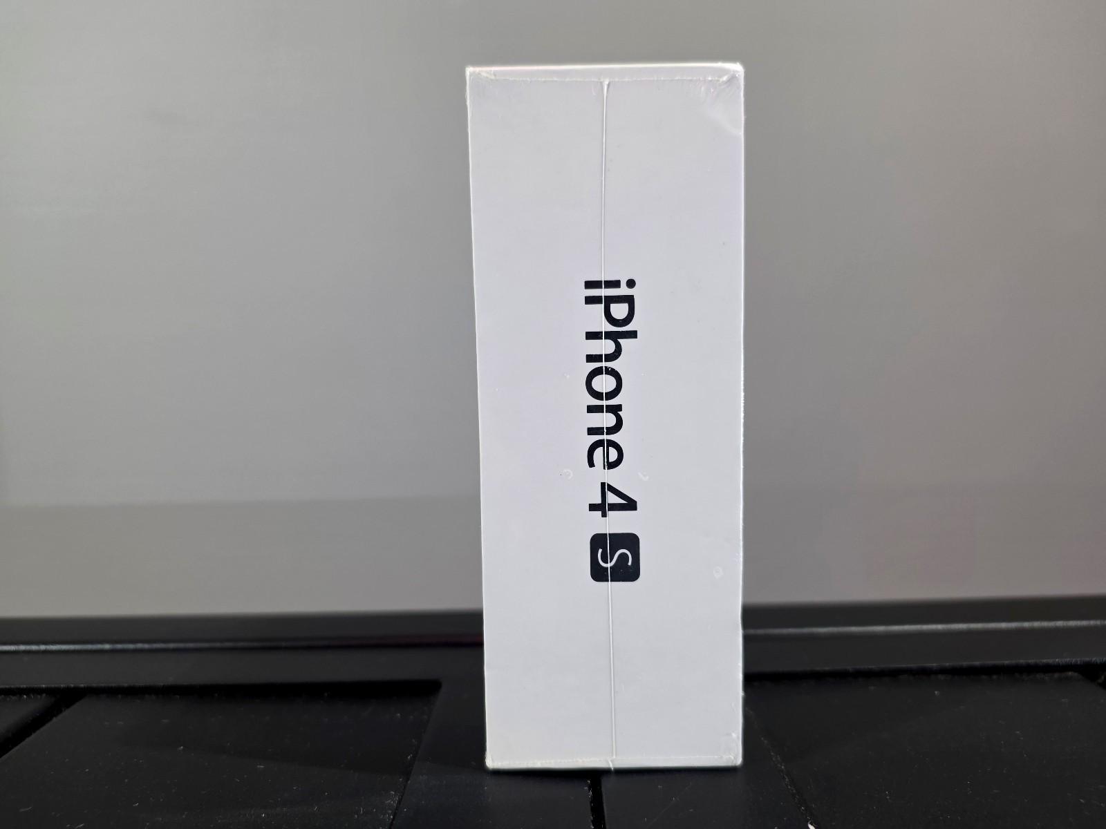 Apple iPhone 4S – 8GB – Black NEW Factory Sealed • Officially Unlocked AT&T