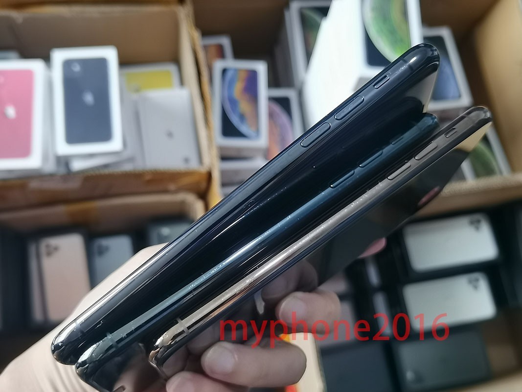Apple iPhone 11 Pro Max Unlocked 64/256/512GB -Smartphone Good Condition