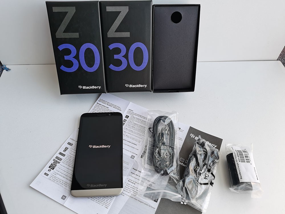 BlackBerry Z30 – Unlocked – 16GB – microSDXC 5.0″ Black Smartphone