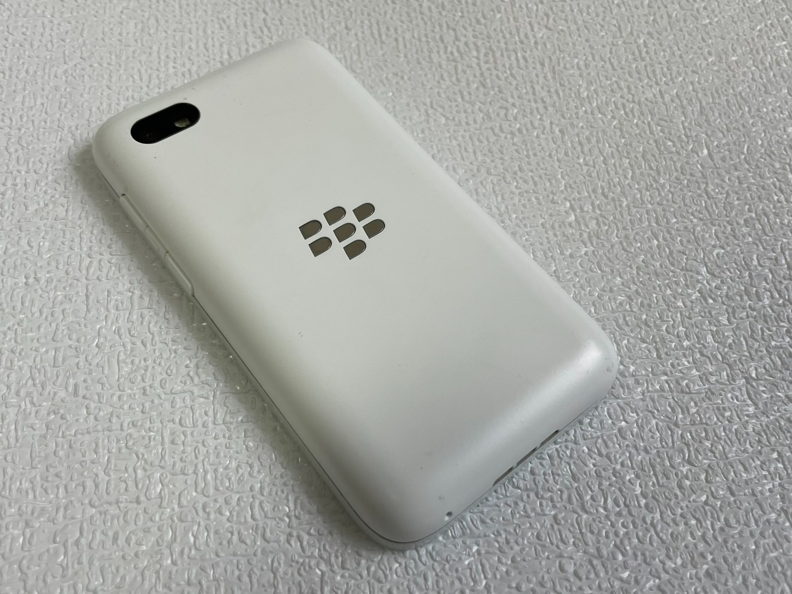 BlackBerry Q5 8GB Unlocked 4G LTE QWERTY Keyboard Classic Phone Excellent