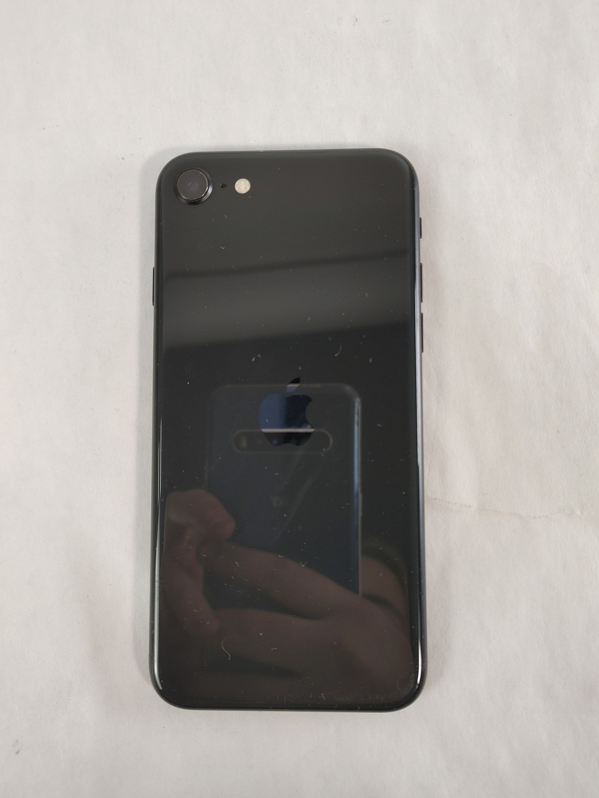 Apple iPhone SE (2020) A2275 64 GB iOS 26.5 (Wi-Fi + 4G) Unlocked