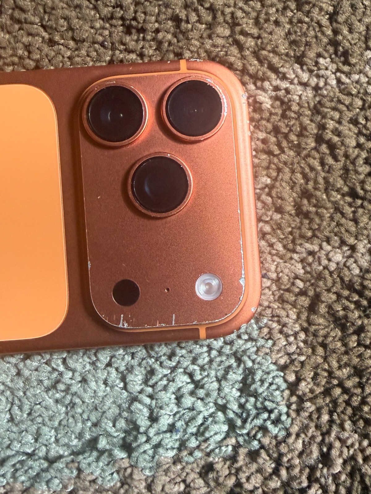 Apple iPhone 17 Pro 256 GB -Orange – Locked to ATT – READ (Cracked / LCD Line)