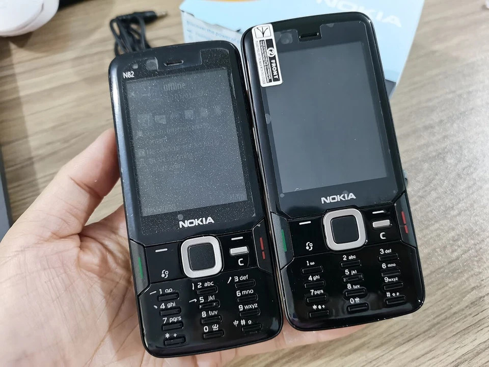 Nokia N82 Unlocked 3G 5MP WIFI GPS 100MB microSDHC Vintage Cell Phone