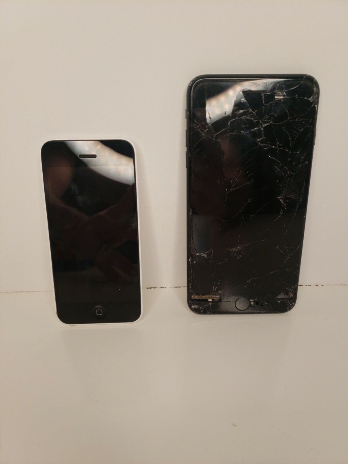 LOT OF 2 – APPLE IPHONE(A1532/A1661) – REPAIR